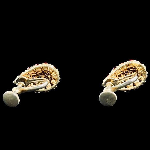 Vintage Gold Tone And Red Rhinestone Tear Drop Screw Back Earrings (5287) - Picture 4 of 5